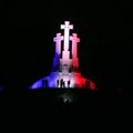 Pasaulis gedi kartu: žymius objektus apšvietė Prancūzijos vėliavos spalvomis