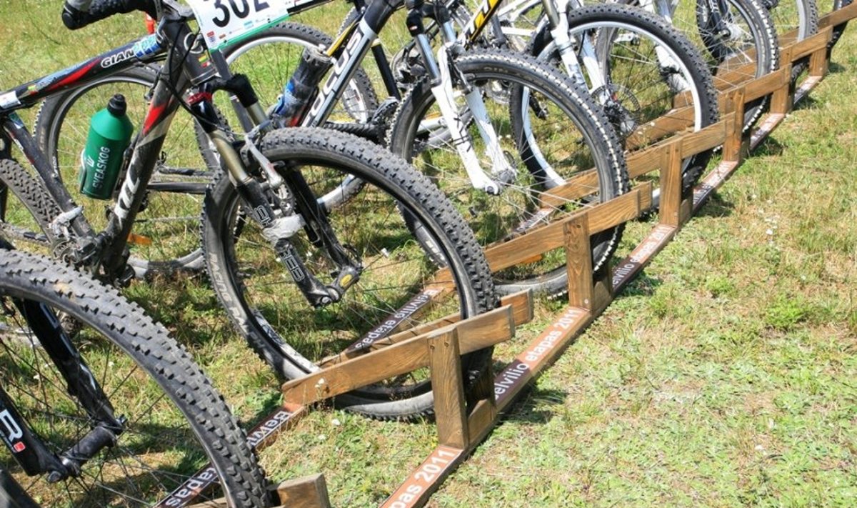 Didžiausias dviračių stovas, pristatytas 2011 Belvilio etape  (nuotr.Giedriaus Budrio)