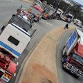 Įtaria sunkvežimių gamintojus karteliu