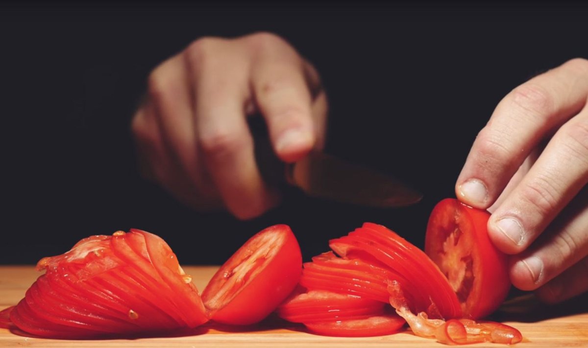 Pomidorų pjaustymas