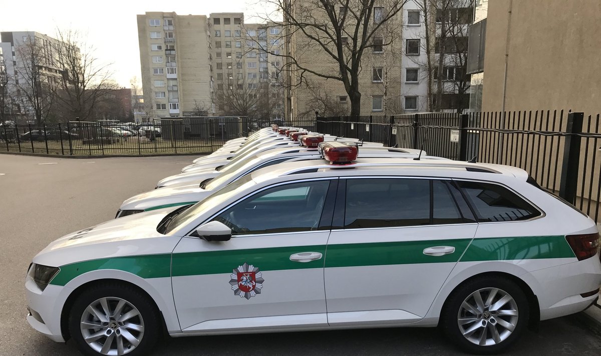 Policijos "Škoda Superb"
