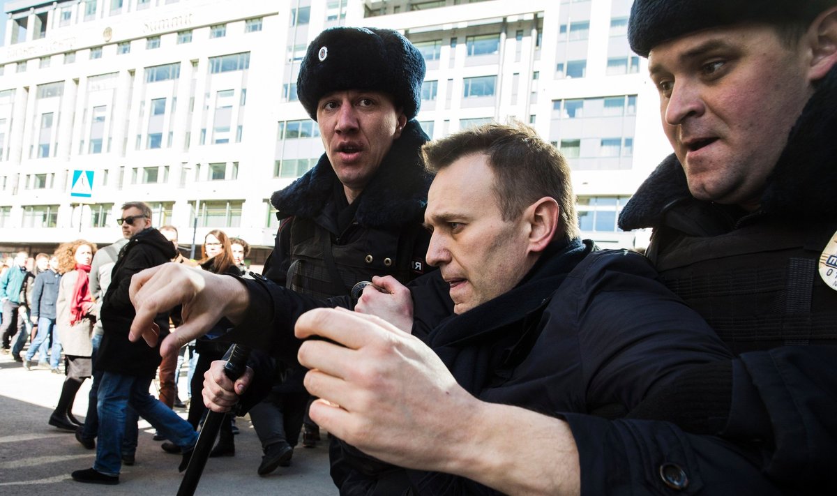 Įkalintas Rusijos disidentas Aleksejus Navalnas