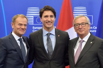 Donaldas Tuskas, Justinas Trudeau ir Jeanas Claude'as Junckeris
