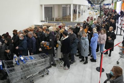 „Ikea" uždaro parduotuves Rusijoje
