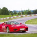 Pavairuoti „Ferrari“ leis ir lenktynių trasoje