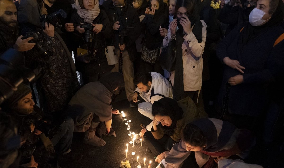Iraniečiai gedi numušto lėktuvo aukų