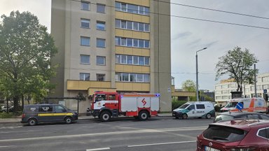 Vilniuje ant kojų sukeltos tarnybos: užgesinus gaisrą, pranešta apie dujų nuotėkį