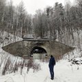 Aplankė paslaptinguosius Panerių tunelius: tamsi ir maža anga iki šiol naudojama gyventojų susisiekimui