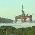 Škotijoje per audrą ant seklumos užplukdė naftos platformą