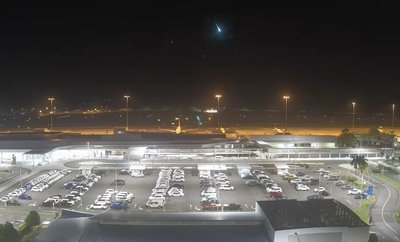 Meteoro sprogimas danguje virš oro uosto. Cairns Airport nuotr.