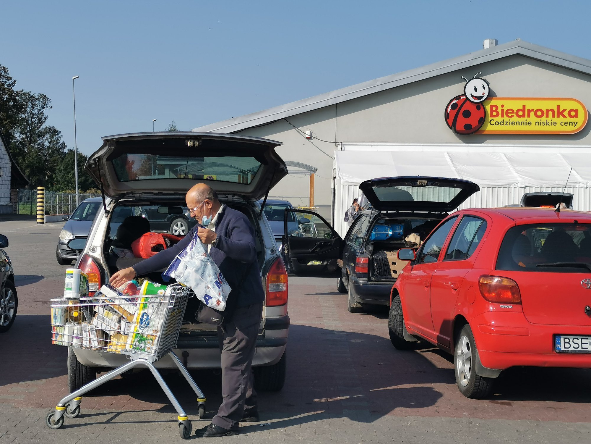 Wprowadzony w Polsce podatek cukrowy odbił się na cenach: wśród społeczeństwa panuje duże niezadowolenie z wysokich cen towarów
