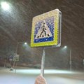 Įspėja apie sudėtingas eismo sąlygas: kai kuriuos kelius dengia 20 cm sniego sluoksnis