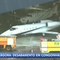 Oro uoste sugriuvus angarui aplamdytas lėktuvas