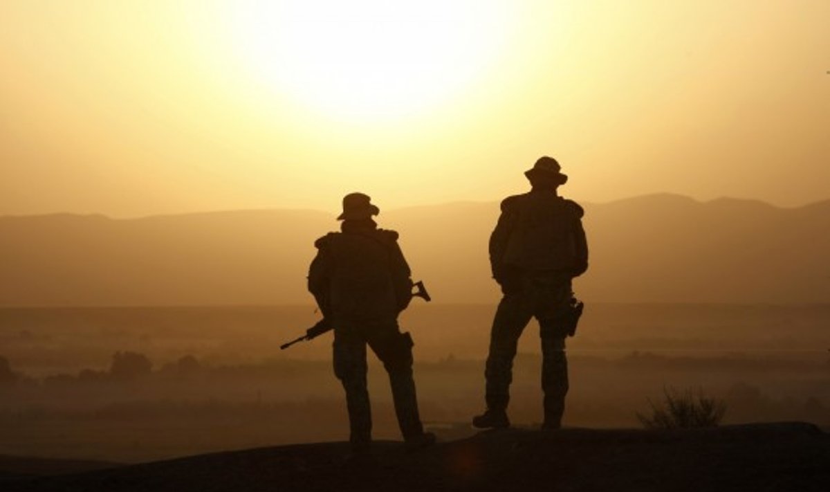 Vokietijos kariai Afganistane stebi slėnį