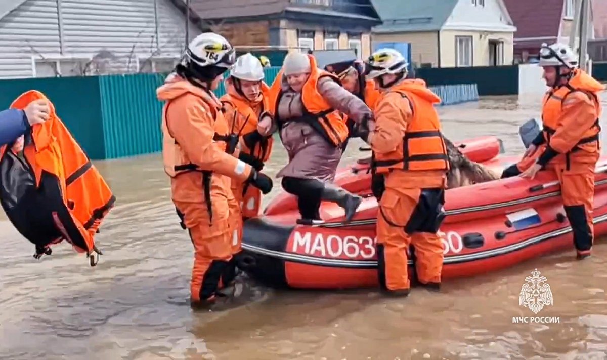 Rusijoje pratrūkus užtvankai ir kilus potvyniui evakuota per 4 000 žmonių