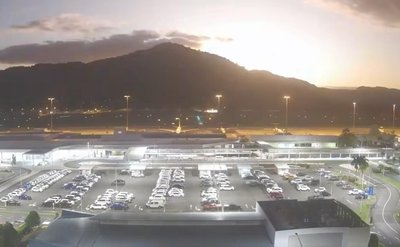 Meteoro sprogimas danguje virš oro uosto. Cairns Airport nuotr.