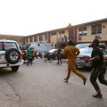 Nigerijoje per protestus kariai pradėjo šaudyti į žmones, keli žmonės žuvo