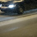 Kelininkai įspėja: naktį eismo sąlygas sunkins plikledis