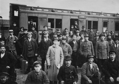 Lietuviai karo pabėgėliai grįžę iš Sovietų Rusijos. 1920 m.