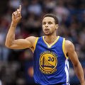 46 taškus pelnęs S. Curry atvedė „Warriors“ į dešimtą pergalę iš eilės