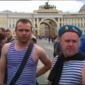 Demonstruodami savo raumenis desantininkai grasino gėjams Sank Peterburge