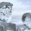 „Greenpeace“ aktyvistai Niujorke pastatė Trumpo ir Bolsonaro ledo skulptūras