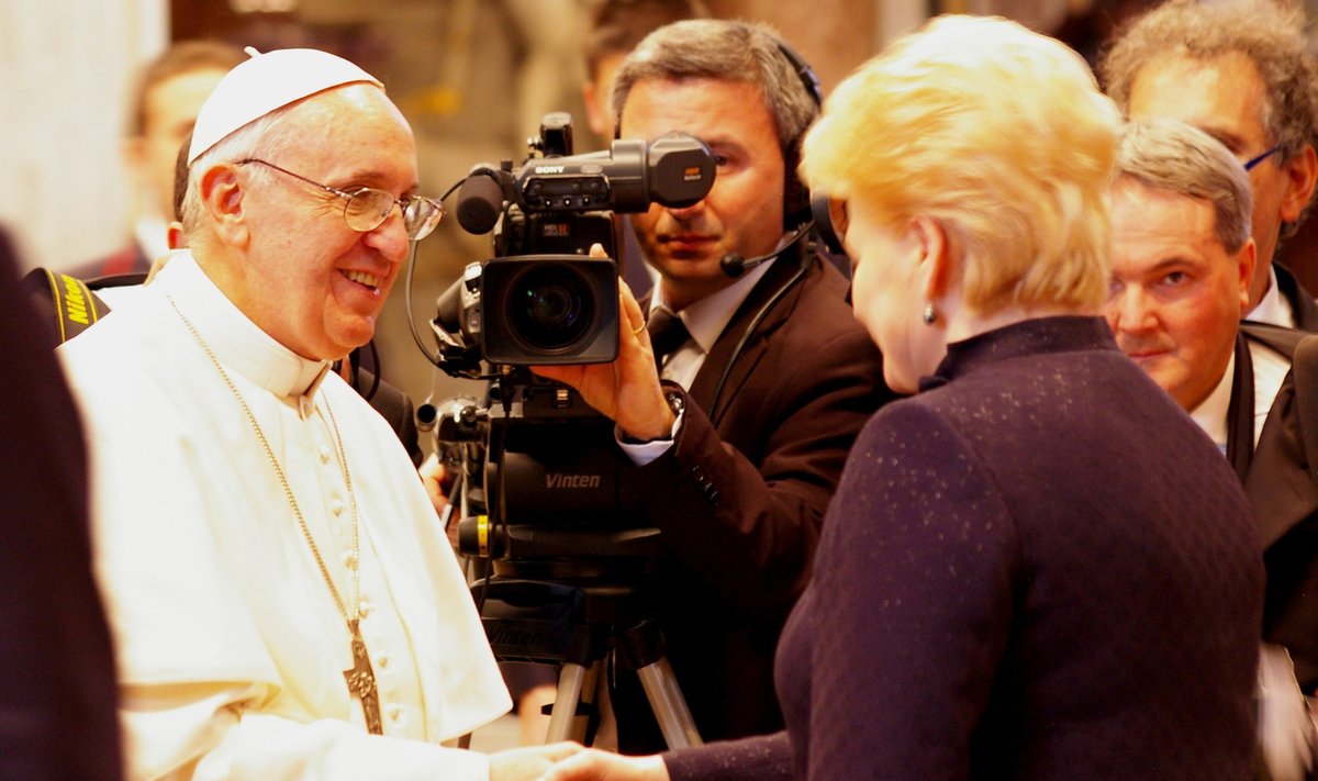 Pope Francis and Dalia Grybauskaitė. Photo M.Lingė