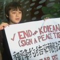 Piketuojantis trylikametis aktyvistas buvo  išvestas iš Kinijos Tiananmenio aikštės