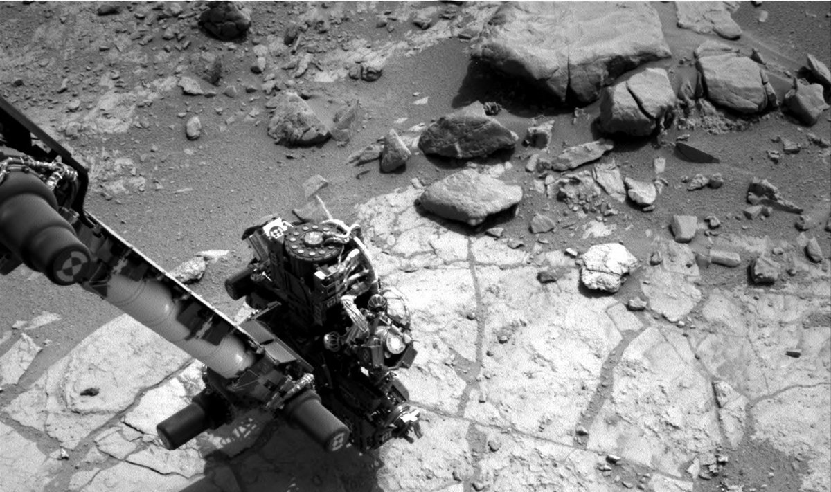 Zondas "Curiosity" Marse gręžia uolieną