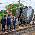 Tailande traukiniui įsirėžus į autobusą žuvo 18 žmonių
