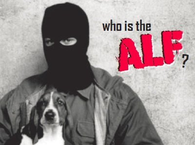 Kaukėti vyrai su šunimis ar triušiais rankose - taip save vaizduoja ALF nariai. Org. ALF nuotr. 