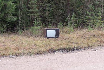 Senas televizorius miške