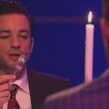 Olandijos televizija parodė, kaip du laidų vedėjai valgė vienas kito mėsos gabaliuką (N-18)