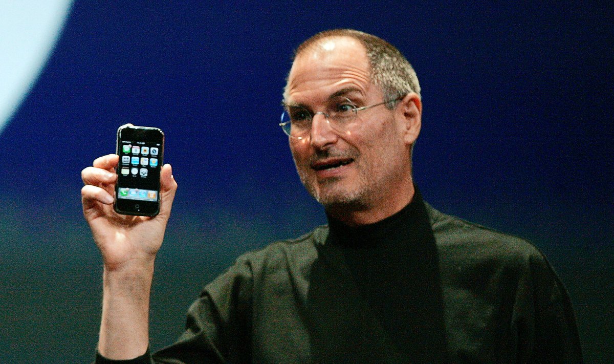 iPhone pristatymas ir jo sumanytojas S. Jobsas.