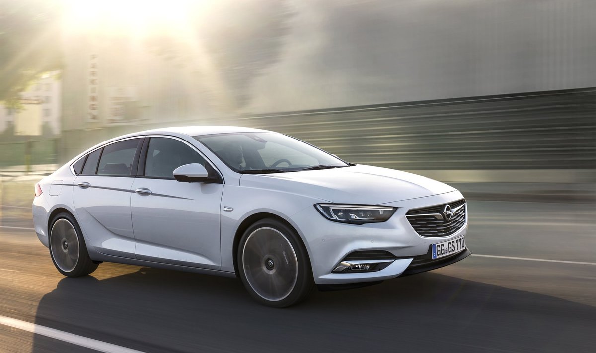 "Opel Insignia Grand Sport"