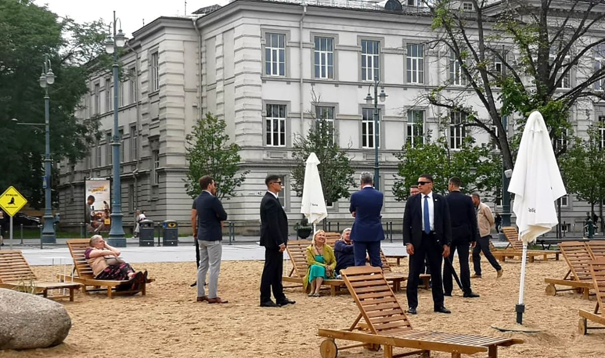 Prezidentas Gitanas Nausėda lankosi Lukiškiu aikštėje