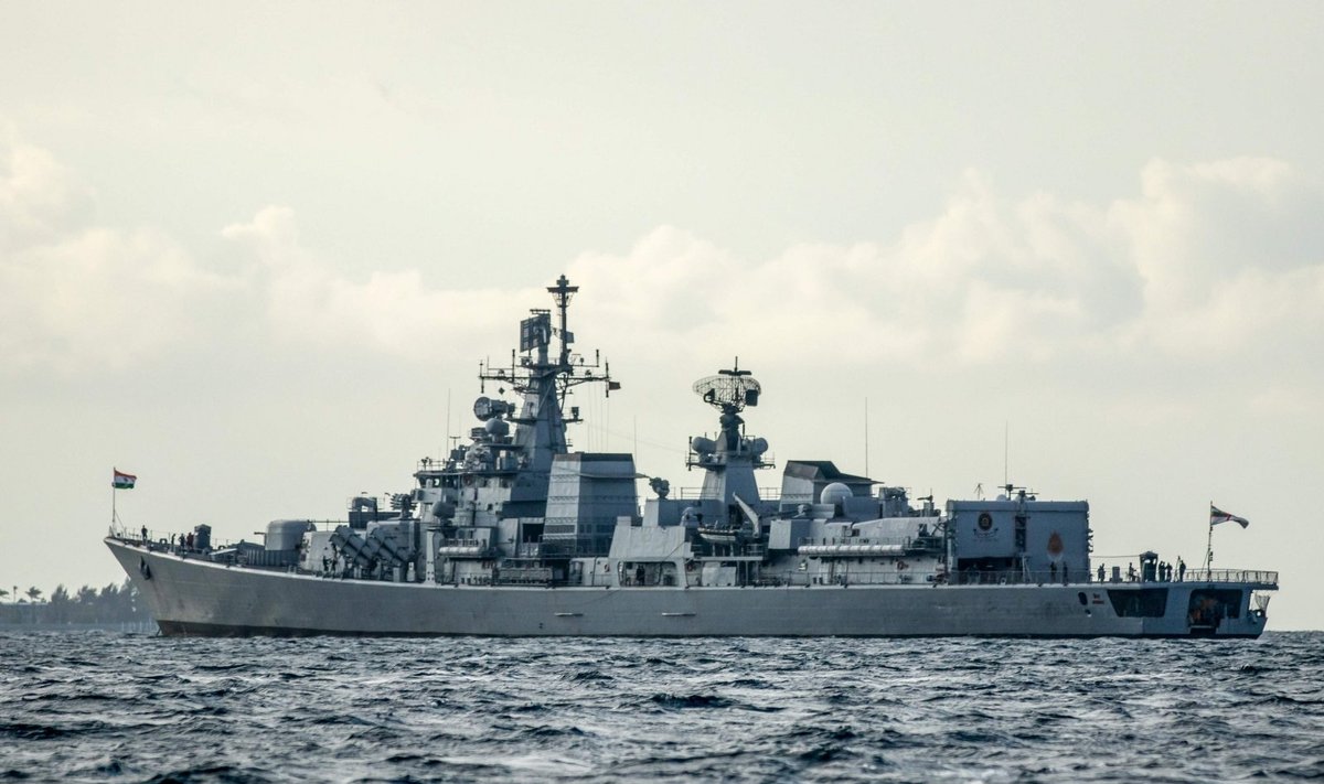 Indija karo laivais evakuoja iš Maldyvų įstrigusius savo piliečius