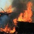 Ugniagesio drama: savo akimis stebėjo, kaip ugnis naikina jo paties namus