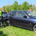 Pardavinėjo BMW: pirkėjas apdaužė automobilį ir pabėgo