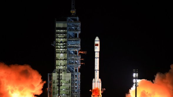 Į savo statomą kosminę stotį Kinija išsiųs tris astronautus: atliks mokslinius eksperimentus
