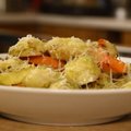 „NUOSTABU": karštos Briuselio kopūstų salotos su parmezano sūriu