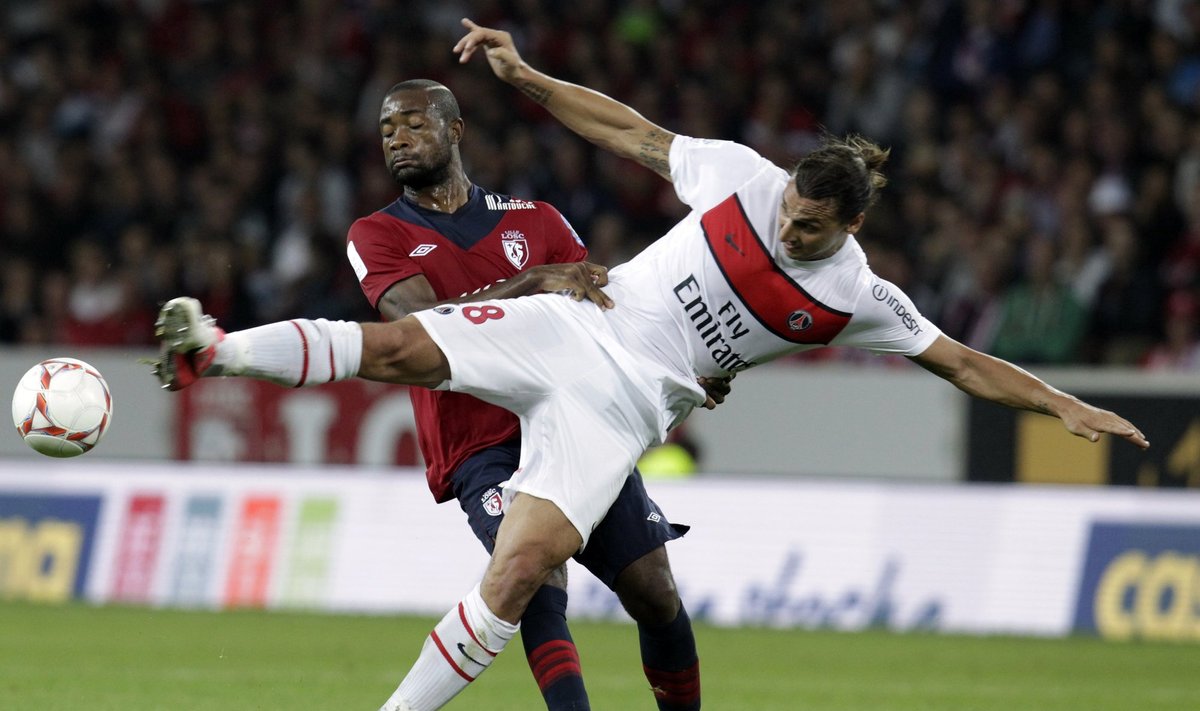 Aurelienas Chedjou ("Lille") kovoja su Zlatanu Ibrahimovičiumi (PSG) 