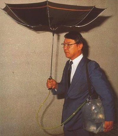 Asmeninis vandens surinkėjas (Nuotrauka spasudinta Kenji Kawakami knygoje "101 nepanaudojamas japonų išradimas" 
