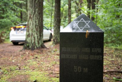 Holokausto aukų kapai