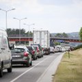 Vilniuje, judrioje gatvėje, per avariją sunkvežimis „Fiat“ virto ant šono ir uždarė eismą