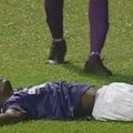 Futbolininkas „skorpiono smūgiu" nuginklavo savo ekipos vartininką