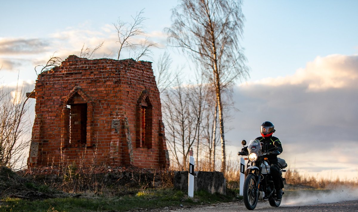 Mieliausko kelionė aplink Lietuvą žvyrkeliais motociklu