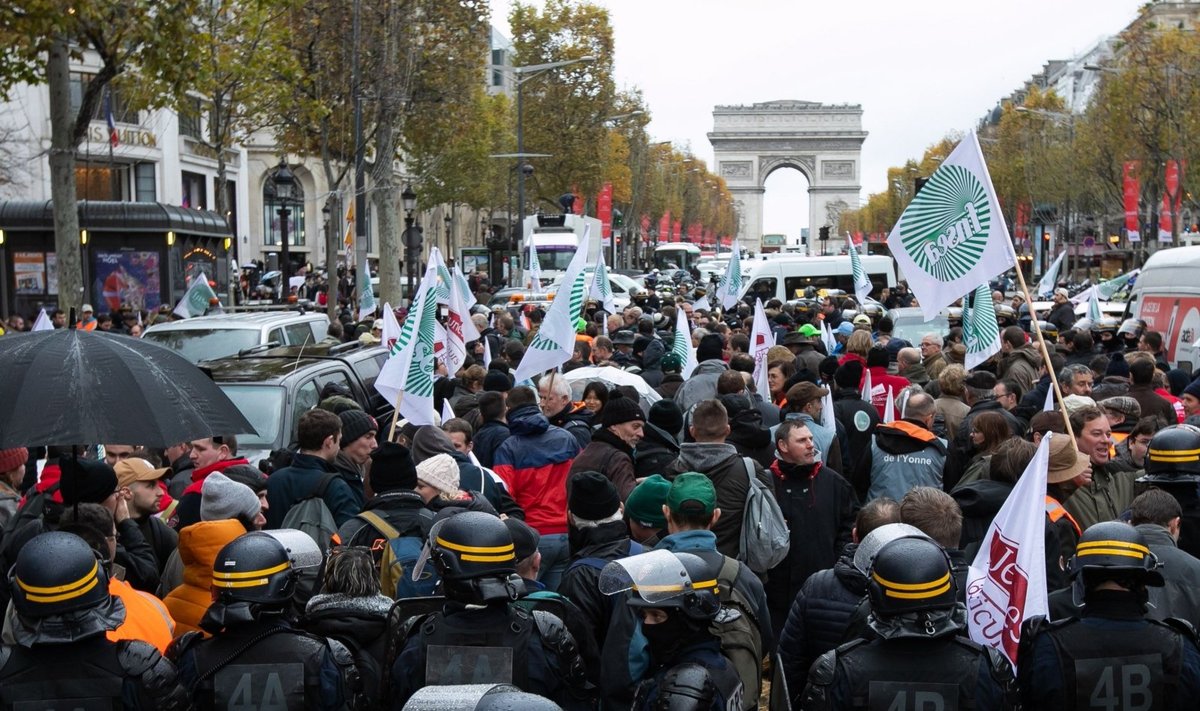 Prancūzų ūkininkai paralyžiavo miestus protestuodami