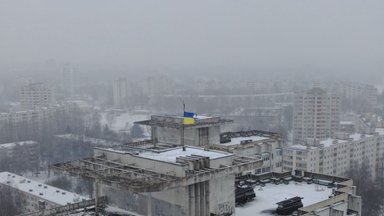 [Delfi trumpai] Baltarusijos gyventojai Minske iškėlė Ukrainos vėliavą (foto)