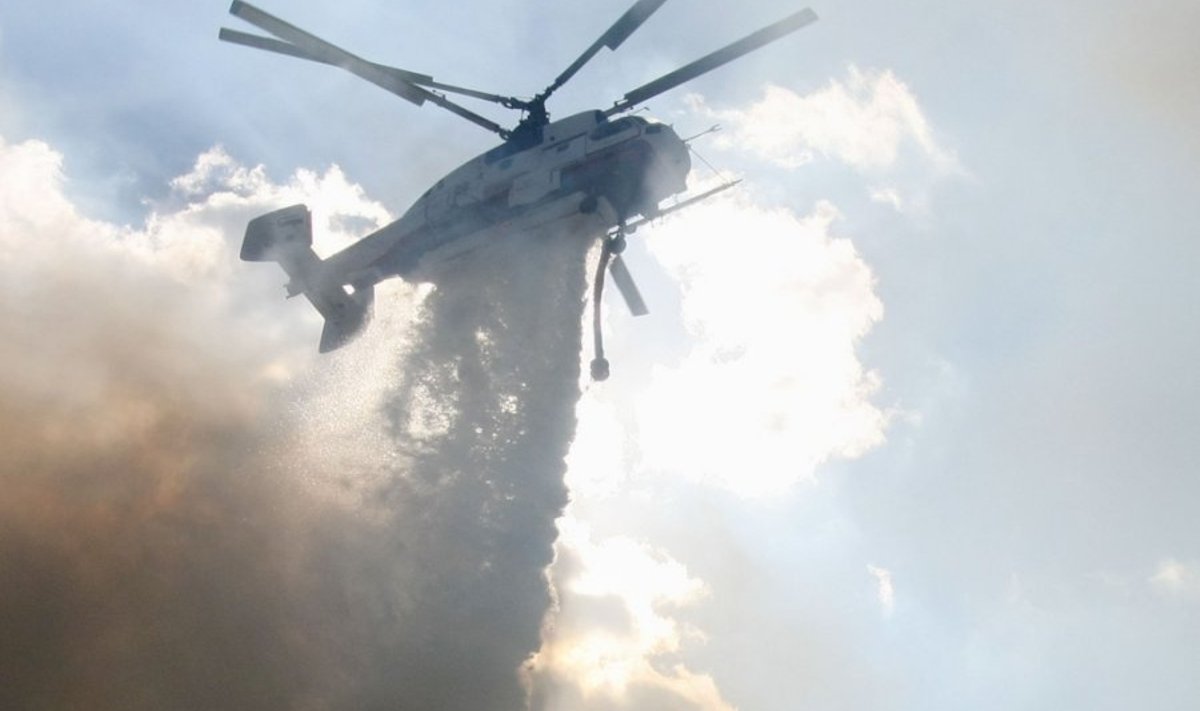 Ka-32 gesina gaisrą